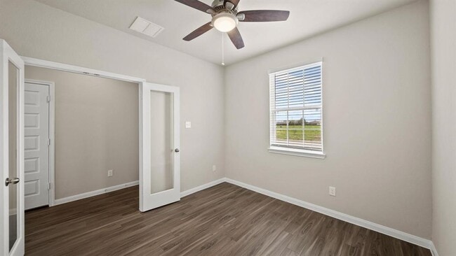 Building Photo - 911 Luke Darrell Dr