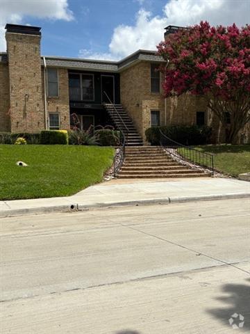 Building Photo - 7731 Meadow Park Dr