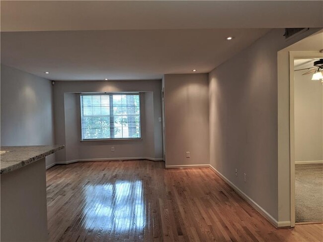 Building Photo - 2060 Chastain Park Ct NE