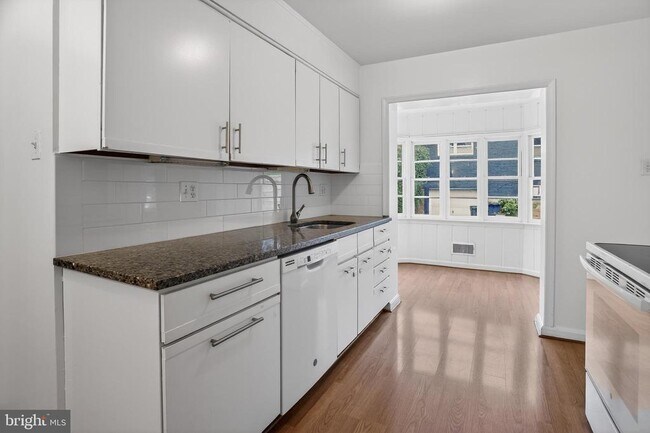 Foto del edificio - 5205 Saratoga Ave