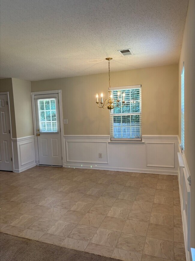 Building Photo - Spacious 3 bedrooms 2 ½ bath home in Rolli...
