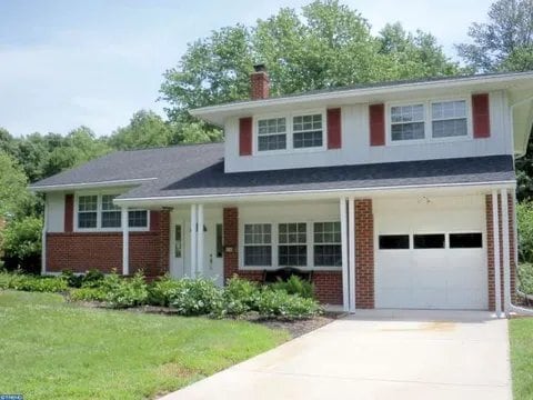 Building Photo - 616 Oak Dr