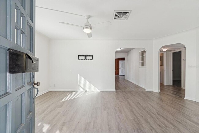 Foto del edificio - 2900 49th Street N