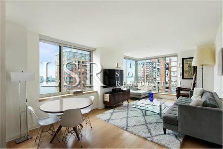 Primary Photo - 211 N North End Ave