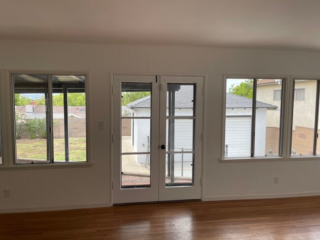 Building Photo - 2207 Jolley Dr