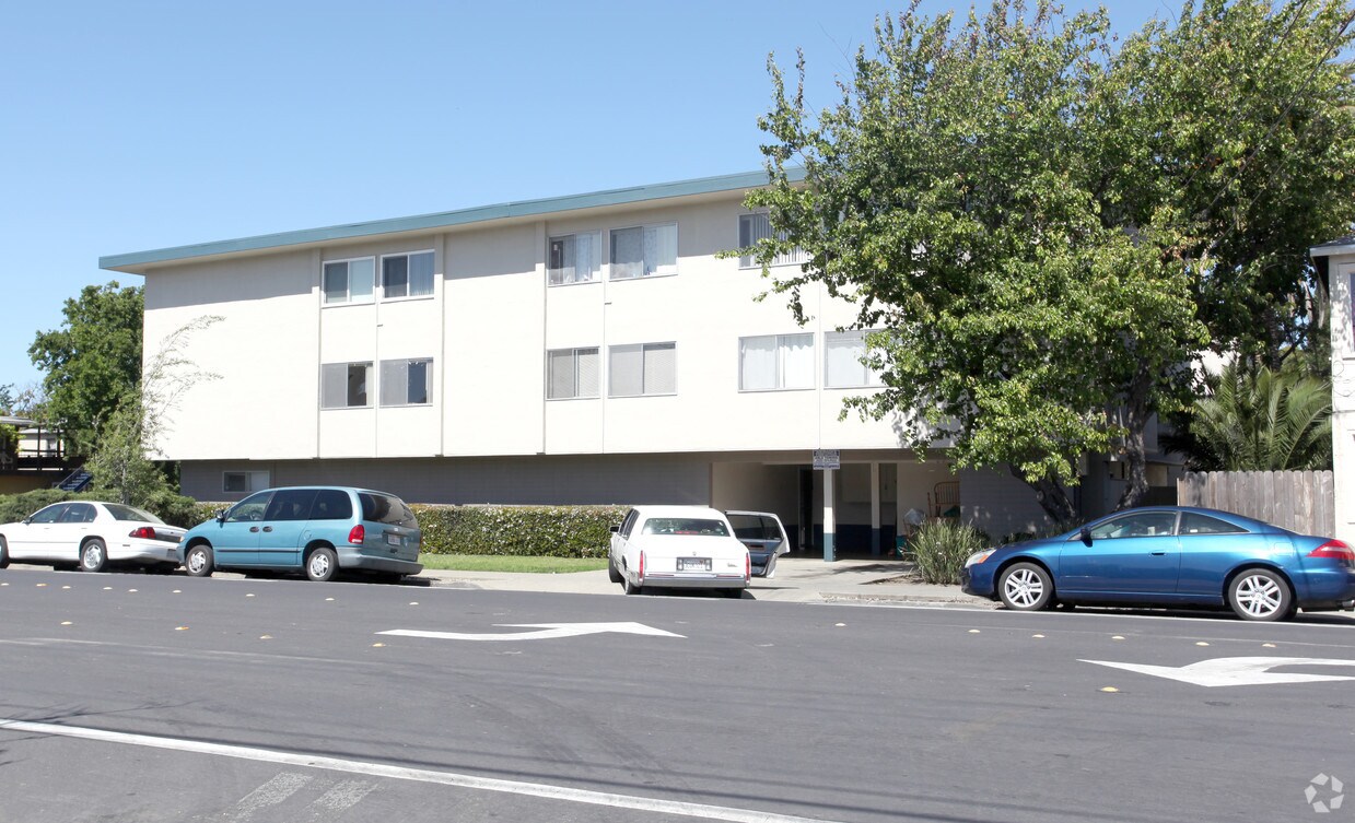 Building Photo - Samson Street Apartments