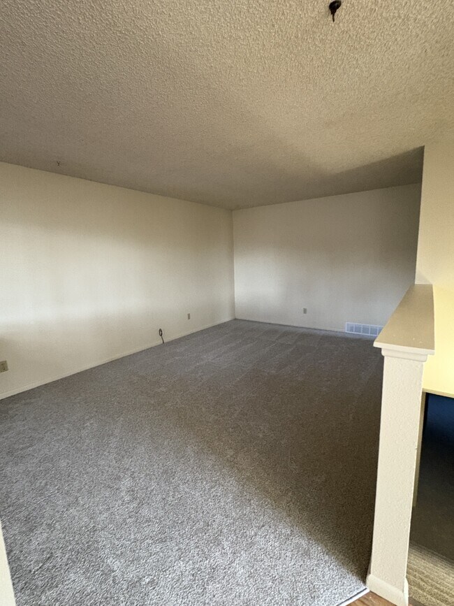 Building Photo - 230 Reed Ave