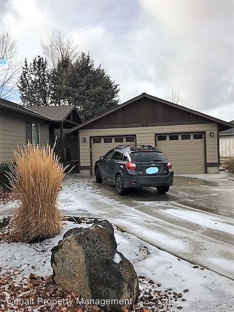 Building Photo - 839 NE Hidden Valley Dr