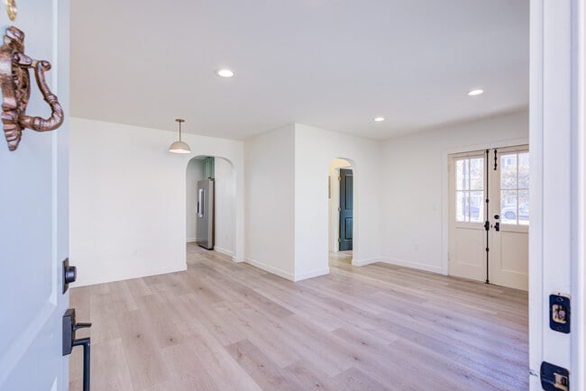 Building Photo - 12349 Riverside Dr