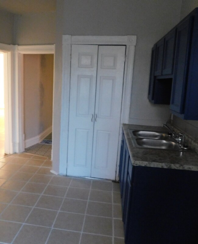 4545 Ashland Ave, St. Louis, MO 63115 Room for Rent in St. Louis, MO