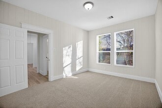 Building Photo - 304 W Vulcan St