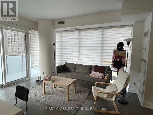 Photo du bâtiment - 1080 Bay St.