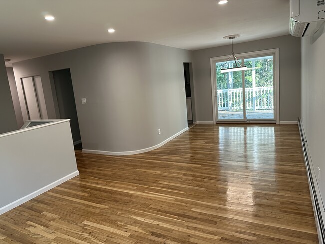 Building Photo - 1618 Spur Dr S