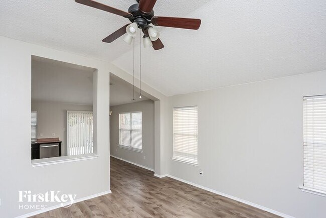 Building Photo - 10141 Chapel Ridge Dr