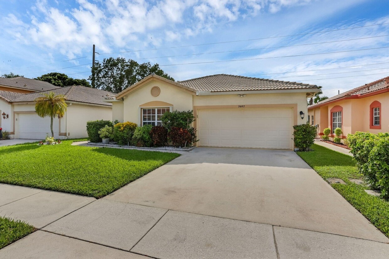 Foto principal - 7607 Colony Lake Dr