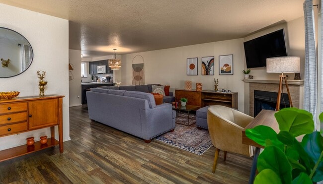 Building Photo - Sleek, Modern SE Boise Townhouse