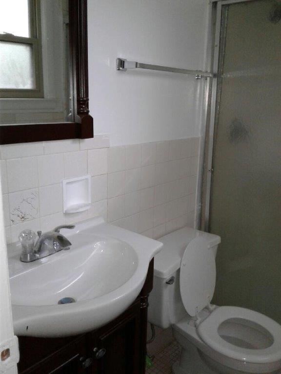 Building Photo - 2005 W Touhy Ave