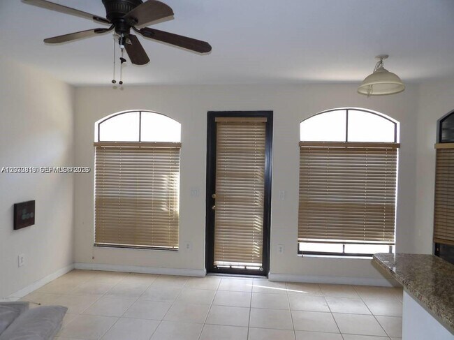 Foto del edificio - 10315 NW 30th Terrace