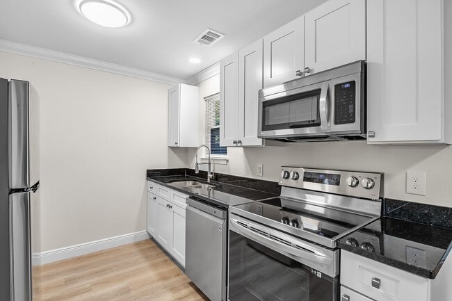 Building Photo - 22611 Mattingly St