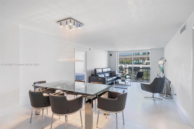 Building Photo - 6039 Collins Ave