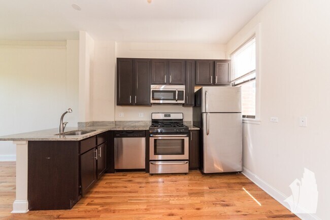 Foto del edificio - 2954 N Racine Ave