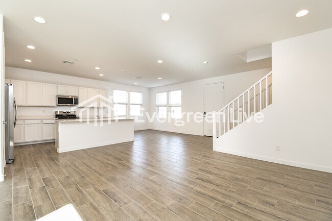 Foto del edificio - 10127 E Ulysses Ave