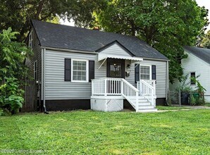Building Photo - 4015 Valley View Dr