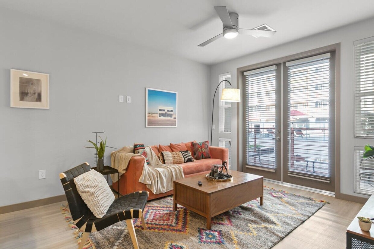 Primary Photo - 400 N 2nd Ave