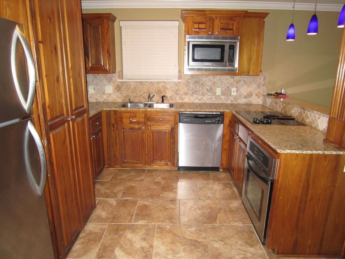 Foto principal - 2BR 2BA Condo in the Garden District