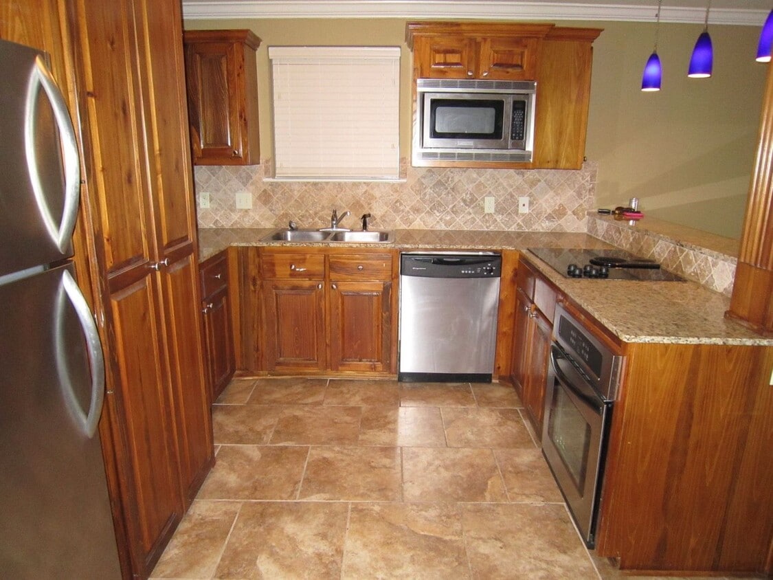 2BR 2BA Condo in the Garden District - 2BR 2BA Condo in the Garden District