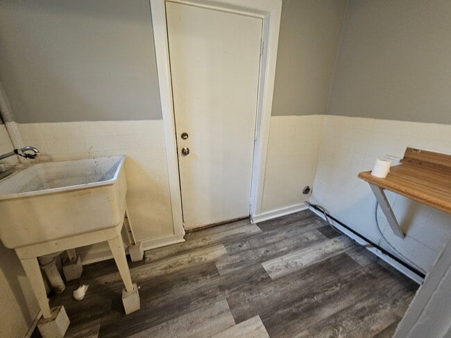 Building Photo - 3 bed 1 bath House for rent in Crafton!