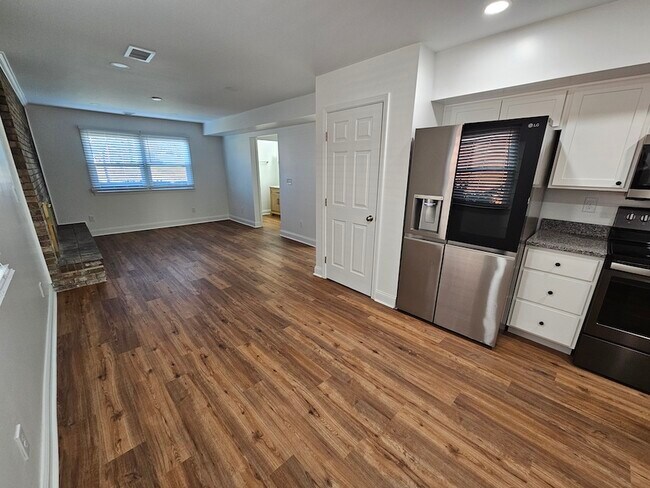 Foto del edificio - 61 Edwards Ave