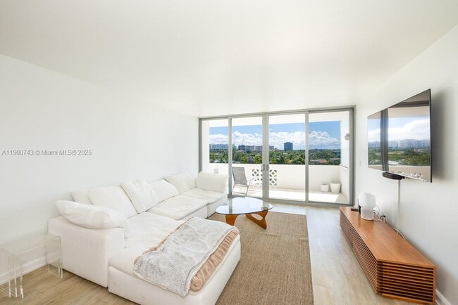Foto del edificio - 9101 E Bay Harbor Dr