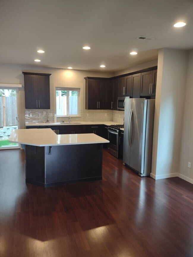 Foto del edificio - Incredible family home with open floorplan