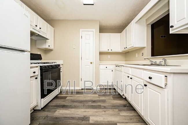 Building Photo - 819 Sweetwater Way