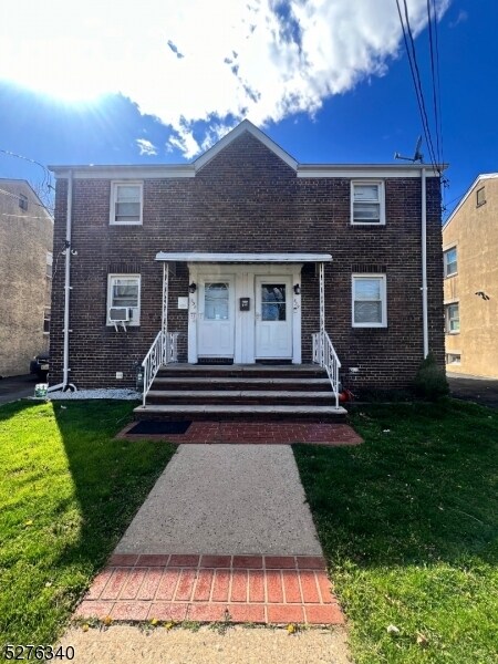 Primary Photo - 529 Green St