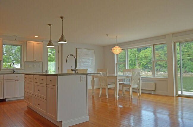 Foto del edificio - Annisquam Rental on the Water: Chester Square