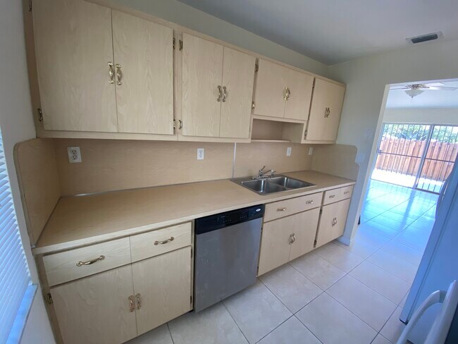 Kitchen - 5407 SW 140th Ct