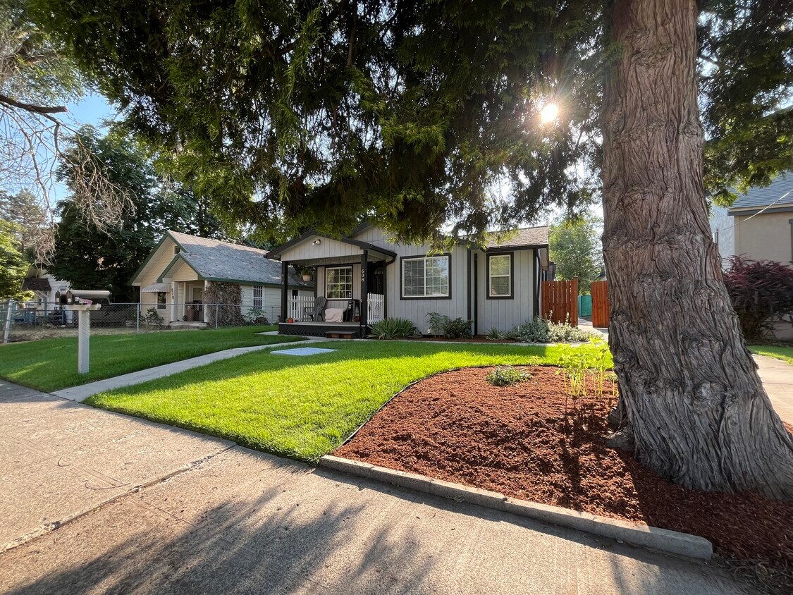 Foto principal - 610 S Ray St