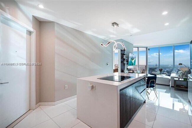 Foto del edificio - 851 NE 1st Ave