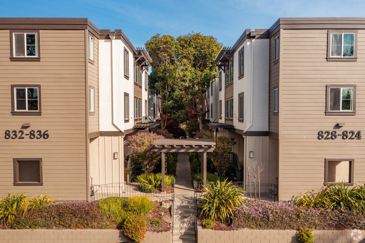 Peninsula Pines Apartments in South San Francisco, CA