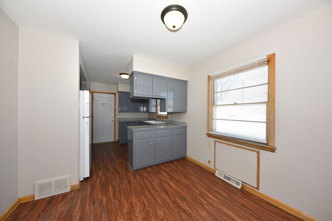 Building Photo - 6445 W Hampton Ave