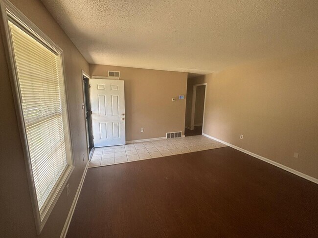 Building Photo - 5083 Applewood Dr