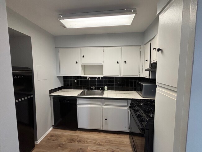 Foto del edificio - 2114 Bonnywood Ln