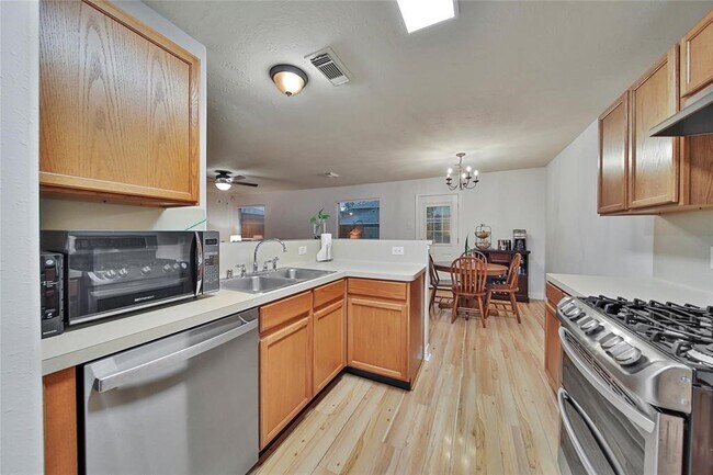 Foto del edificio - 16923 Lockford Ln
