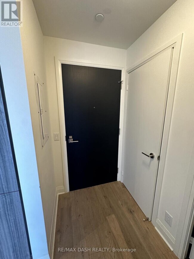Photo du bâtiment - 151-151 Avenue Rd