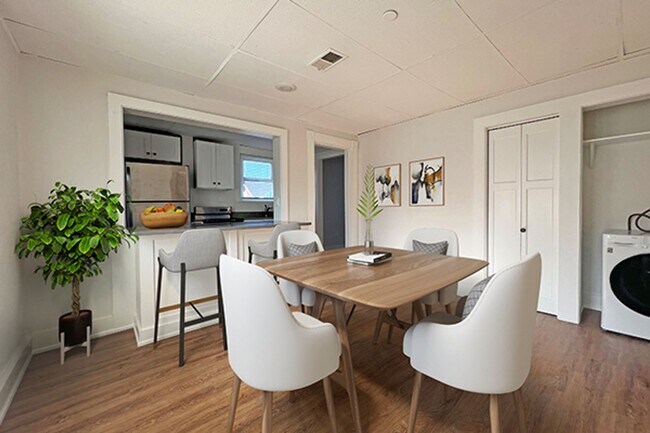 Foto del edificio - 9/1 No Fee! Renovated 3BR in downtown Beverly w/AC, laundry!