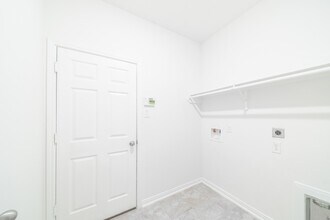 Building Photo - 27618 Mesabe Dr
