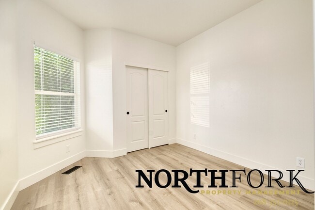 Building Photo - Beautiful 3-Bedroom Home in Desirable Namp...