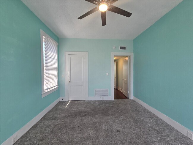 Building Photo - 725 Broadway Avenue J